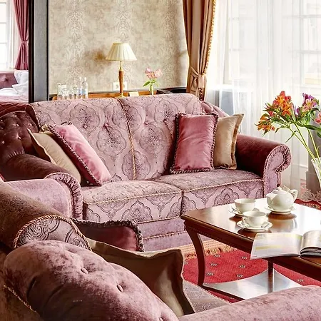 Atlas Deluxe Hotel Lviv