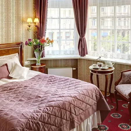 Atlas Deluxe Hotel 4*