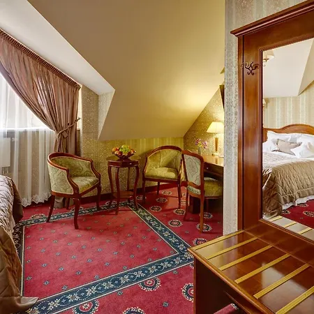 Atlas Deluxe Hotel 4*