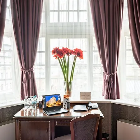 Atlas Deluxe Hotel 4*