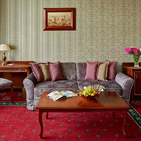 Atlas Deluxe Hotel 4*