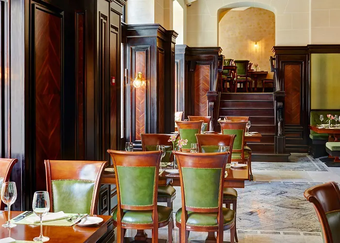 Atlas Deluxe Hotel 4*