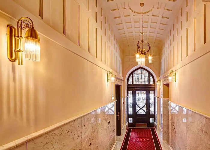 Atlas Deluxe Hotel 4*