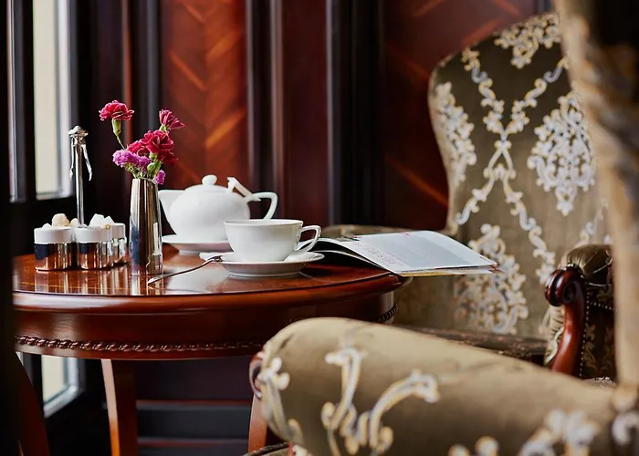 Atlas Deluxe Hotel 4*