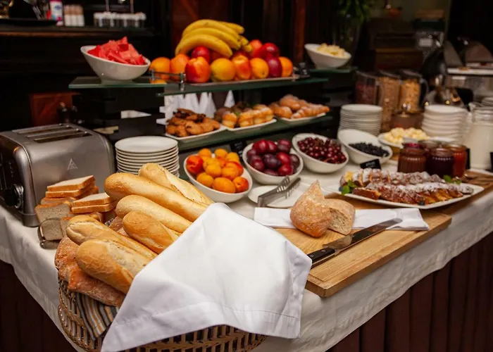 Atlas Deluxe Hotel 4*