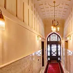 Atlas Deluxe Hotel 4*