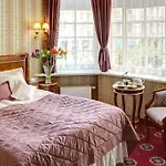 Atlas Deluxe Hotel 4*