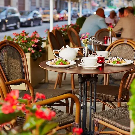 Atlas Deluxe Hotel 4*