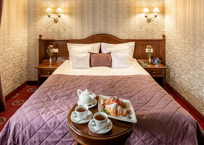 Atlas Deluxe Λβιβ