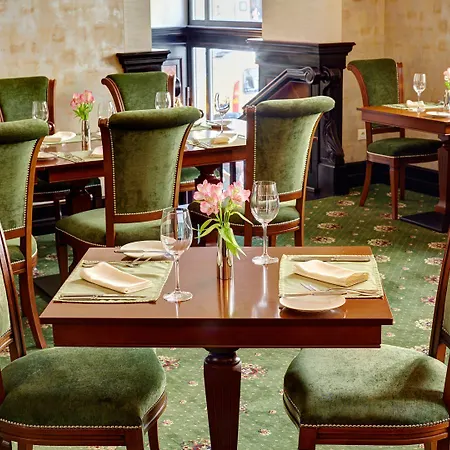 Atlas Deluxe Szálloda Lviv